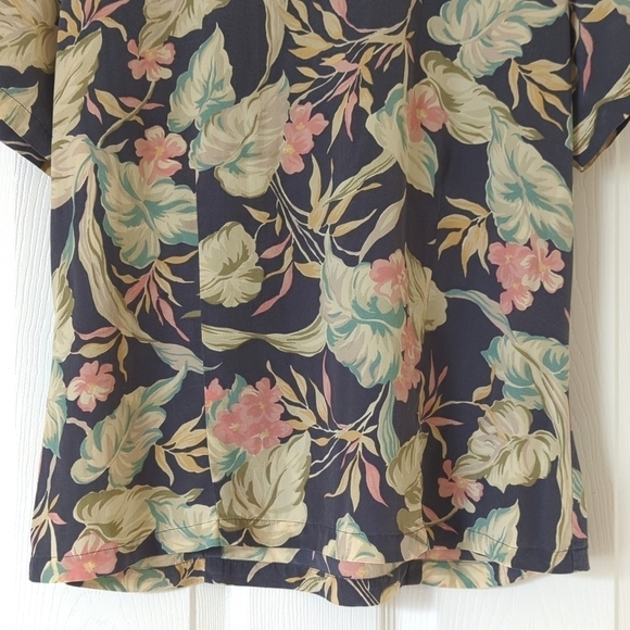 Chaus 90's Vintage 100% Silk Light Floral Short Sleeve Round Neck Blouse Gray 8 - Picture 7 of 11